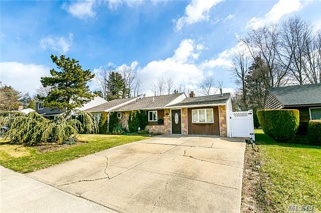 1st image of 213 Lawrence Ln
