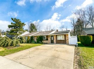 213 Lawrence Ln, Glen Cove, NY 11542