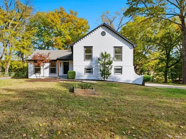 10051 Melrose Dr, Overland Park, KS 66214