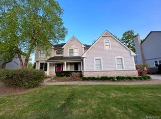 4760 Birkdale Dr, Commerce Township, MI 48382