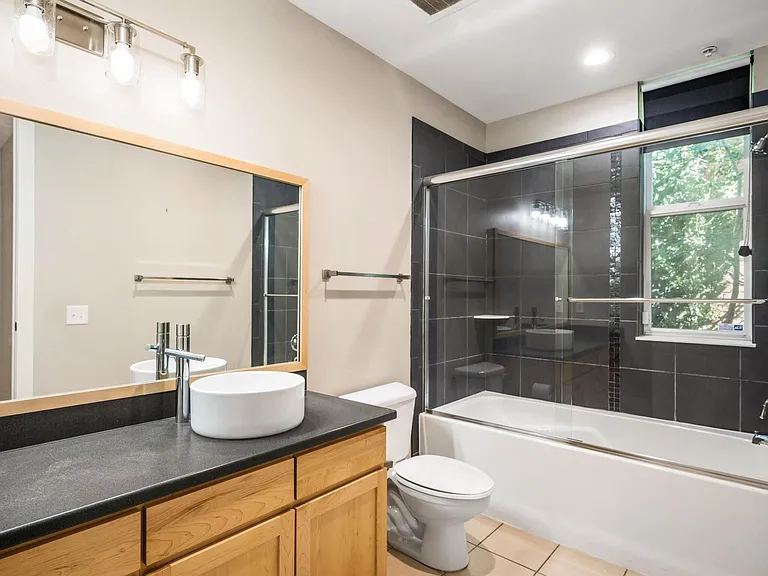 1738 N Franklin St #1-B — Photo 13