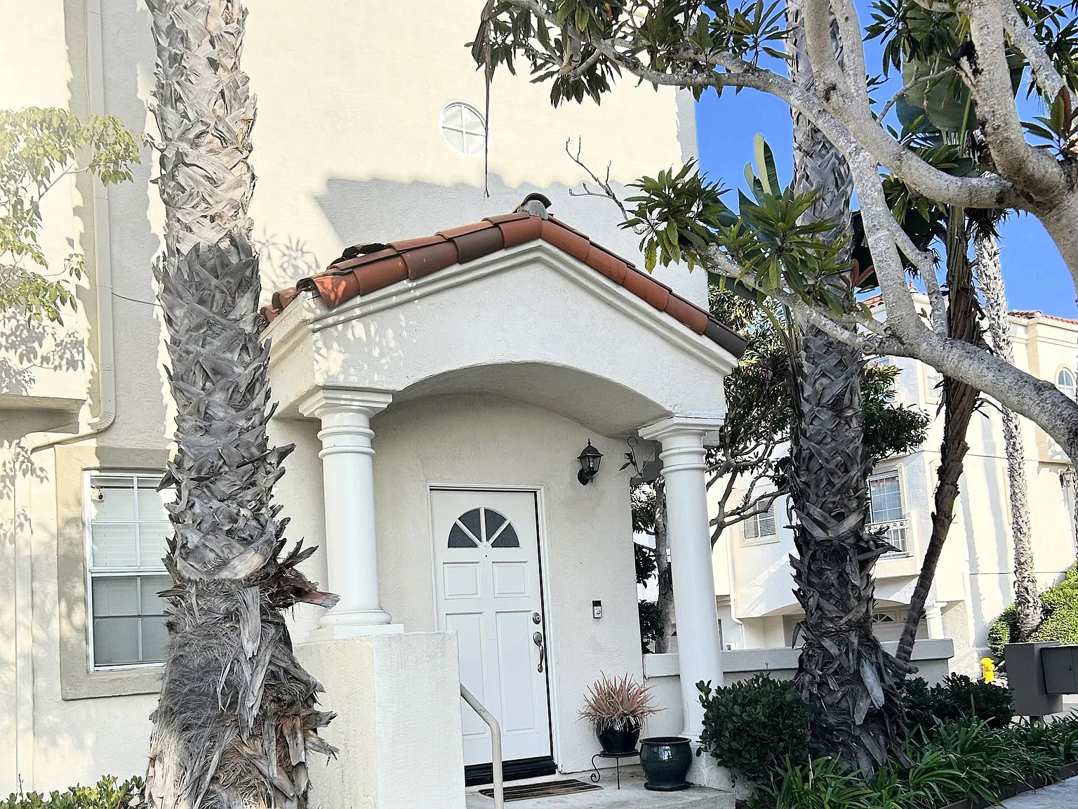 2 bed, 2.5 bath, 1570 sqft, $4,200 — Photo 3