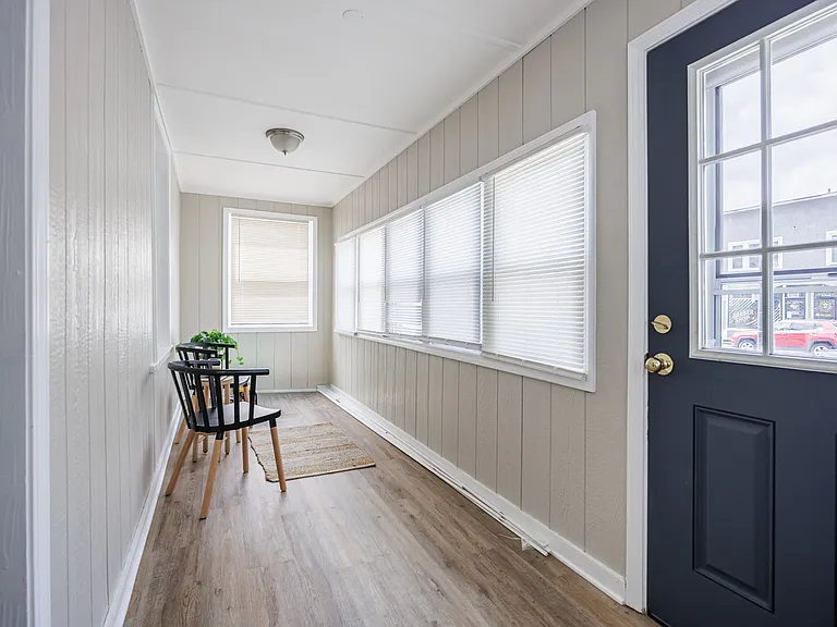 1146 S Plymouth Ave — Photo 13