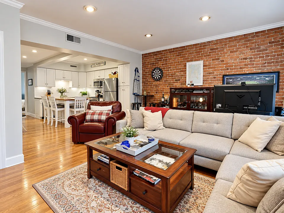 152 Prince St #6