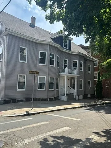 27 Salem St #2L