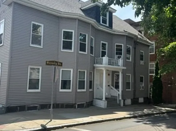 27 Salem St APT 2L, Salem, MA 01970
