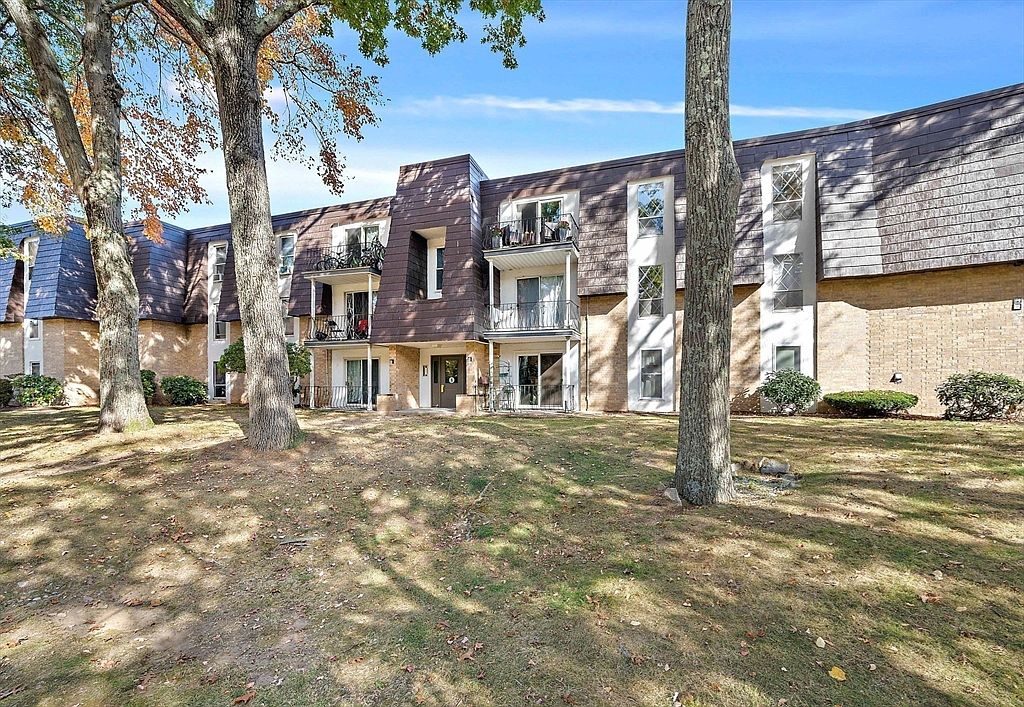 8 Shadowbrook Ln APT 65, Milford, MA 01757 | Zillow