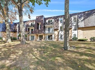 8 Shadowbrook Ln APT 65, Milford, MA 01757