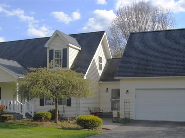 90 Water St, Corsica, PA 15829