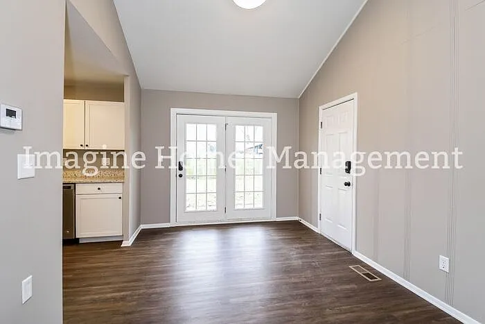 Building Photo - 184 Moorewood Ave