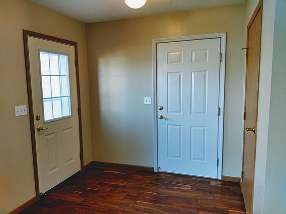 entry way & garage entrance 