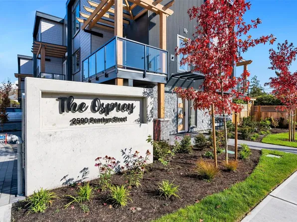 2590 Penrhyn St #2, Saanich, BC V8N 1G3