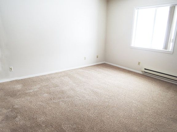5th image of 1335 N Skyline Dr #1335