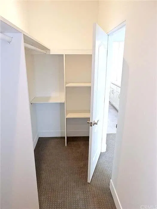 5 bed, 2150 sqft, $5,600 — Photo 2