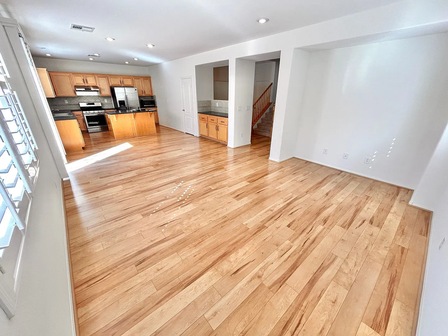 Spacious 3 bedroom home in Mountains Edge with a loft upstairs and den downstairs! Home features ... — Photo 4