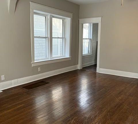 4th image of 803 E 39th St