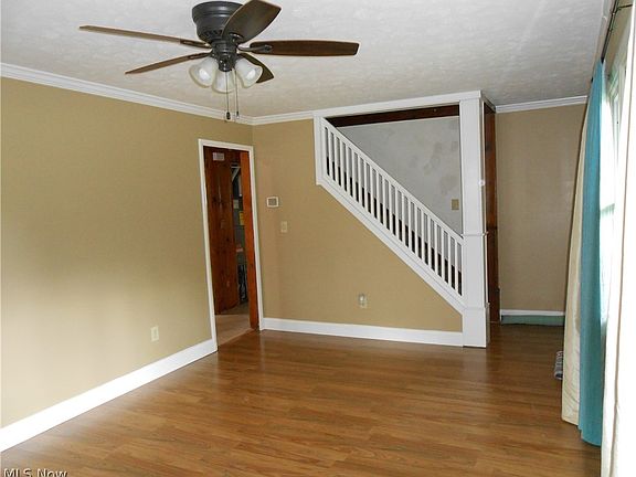 3rd image of 3192 Roselawn Ave