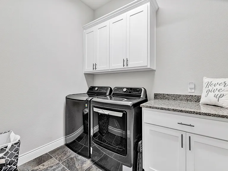 1040 Cloudy Ct — Photo 16