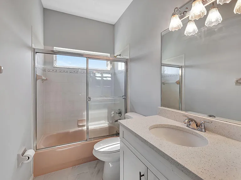2704 SE Eagle Dr — Photo 30