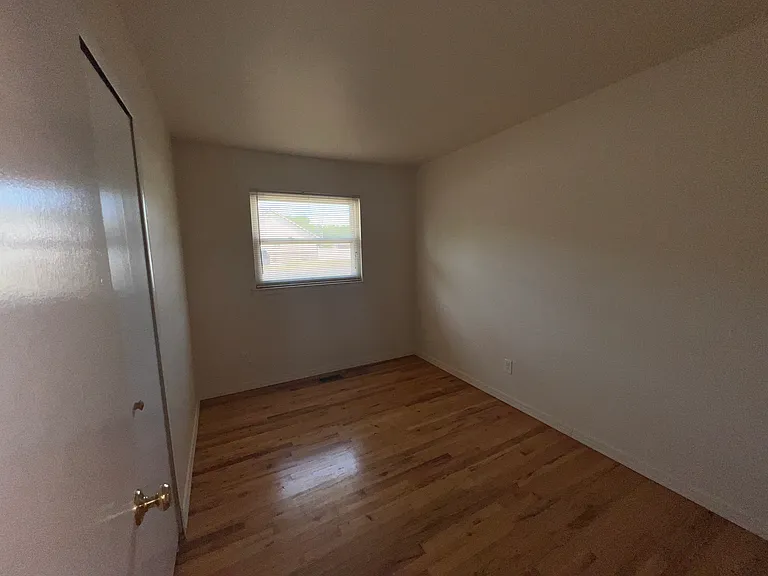 25563 Baker St — Photo 12