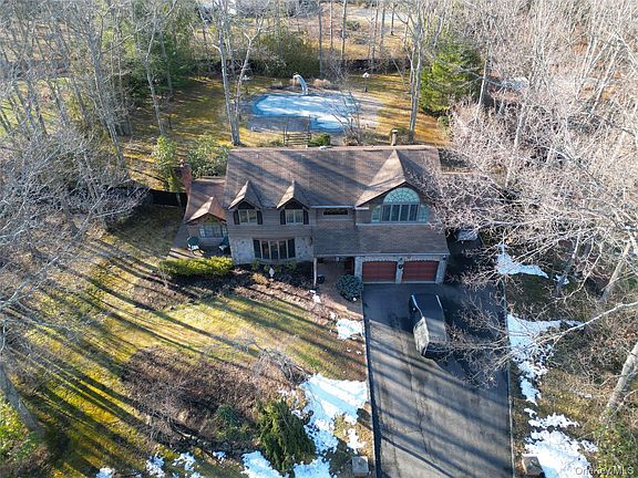 4th image of 35 Hastings Drive