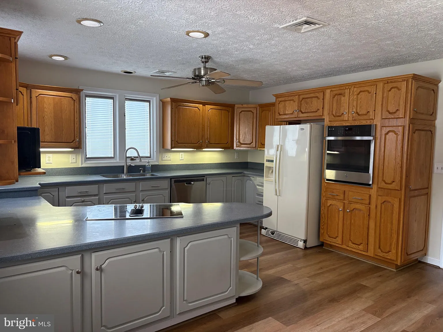 2 bed, 1.5 bath, 1568 sqft, $2,000 — Photo 4