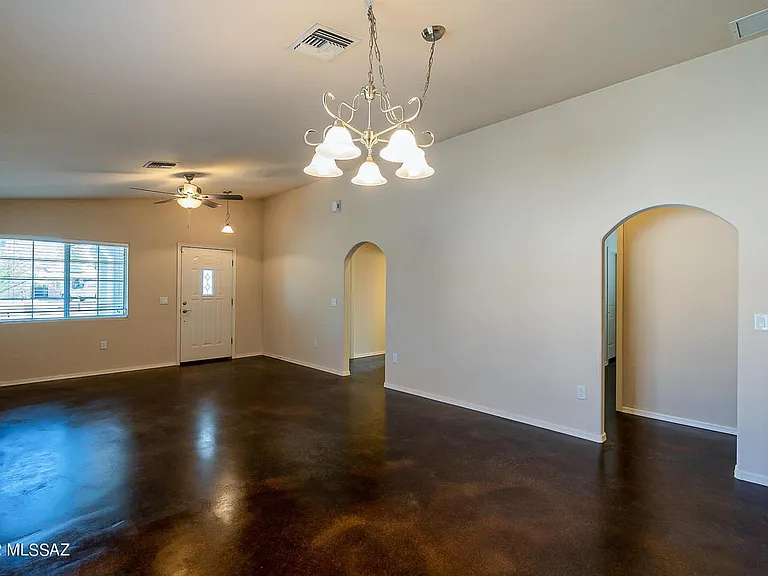 1133 E Hedrick Dr — Photo 9
