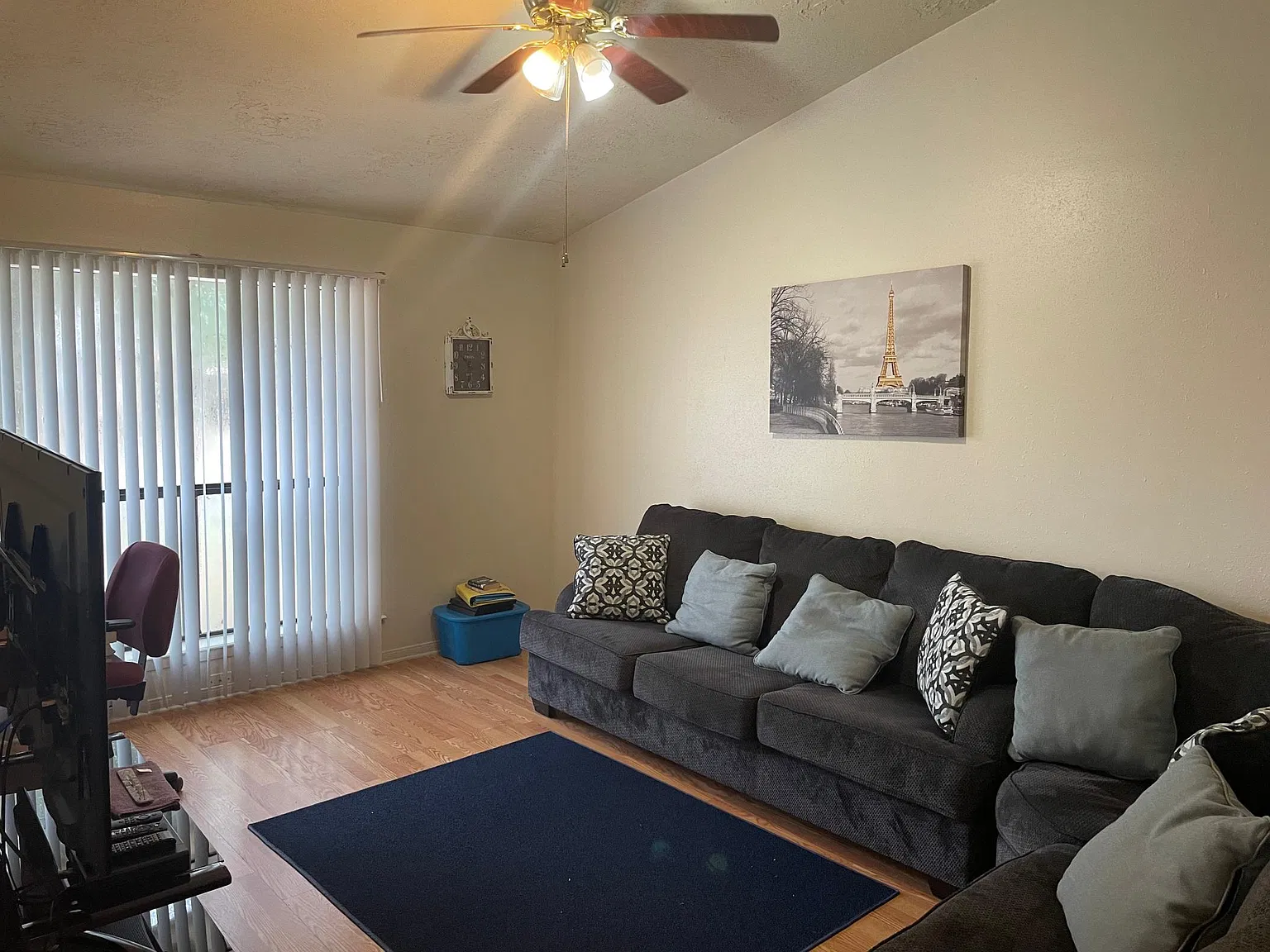 2528 Hickory Dr — Photo 2