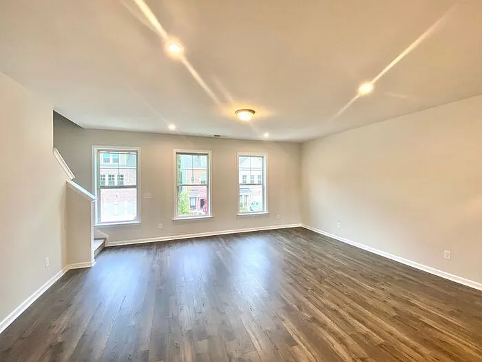 230 Mahone Dr — Photo 9