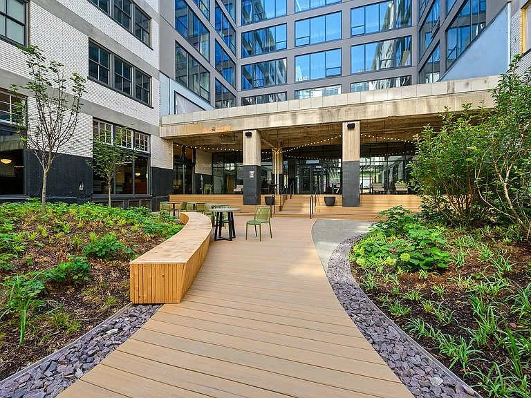 The Victor Luxury Apartments — Photo 40