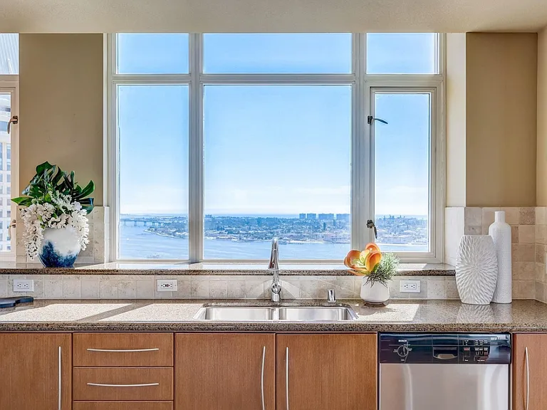 700 W Harbor Dr W #2902 — Photo 24