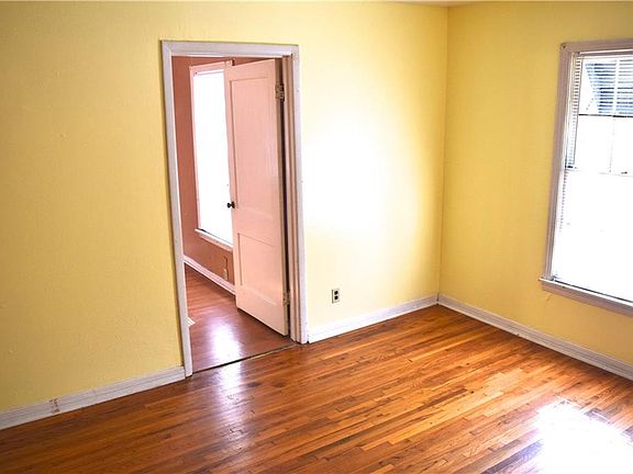 4th image of 5021 Lyndon Dr