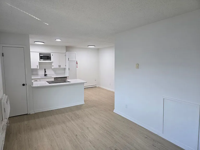 West Apartments — Photo 35
