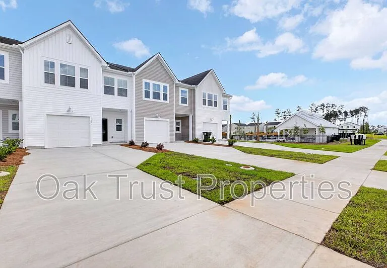 753 Ridgley Dr — Photo 3