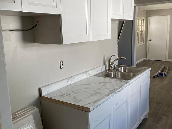 3rd image of 810 W Purtscher Dr