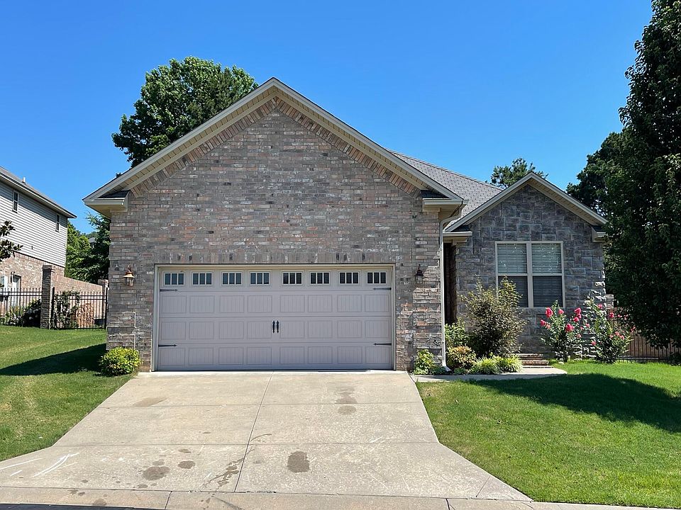 1st image of 68 Village Ct