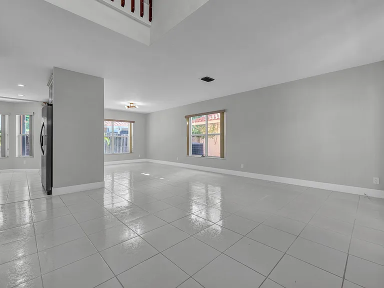 10820 Buttonwood Lake Dr — Photo 4