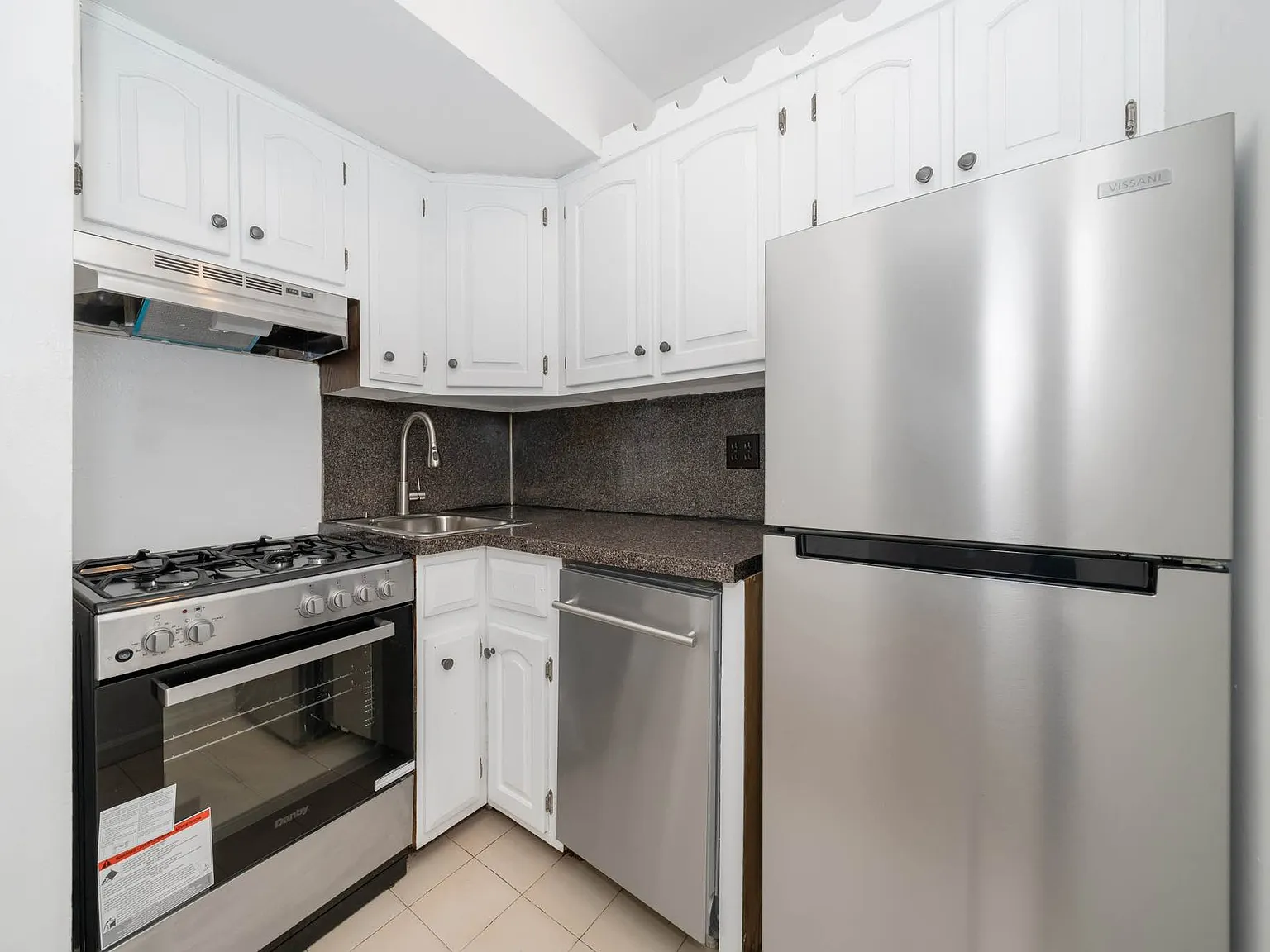 458 West 52nd Street — Photo 2