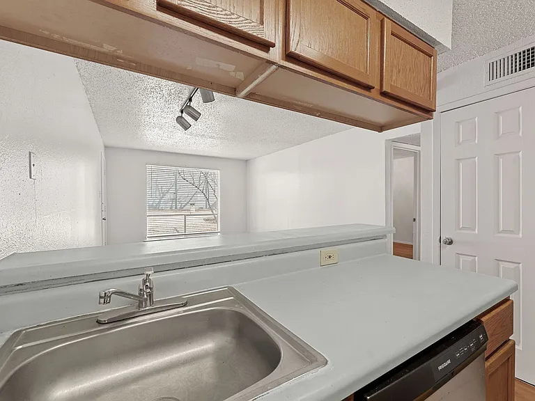 Patton Apartments — Photo 10