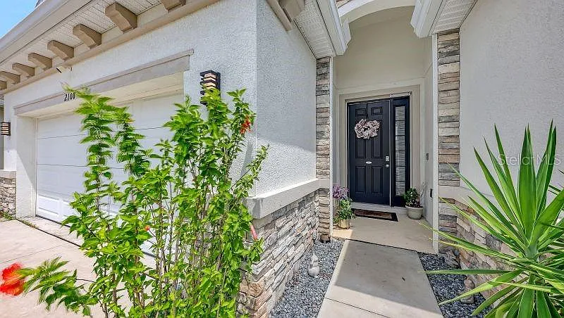 3 bed, 2.5 bath, 2051 sqft, $4,000 — Photo 4