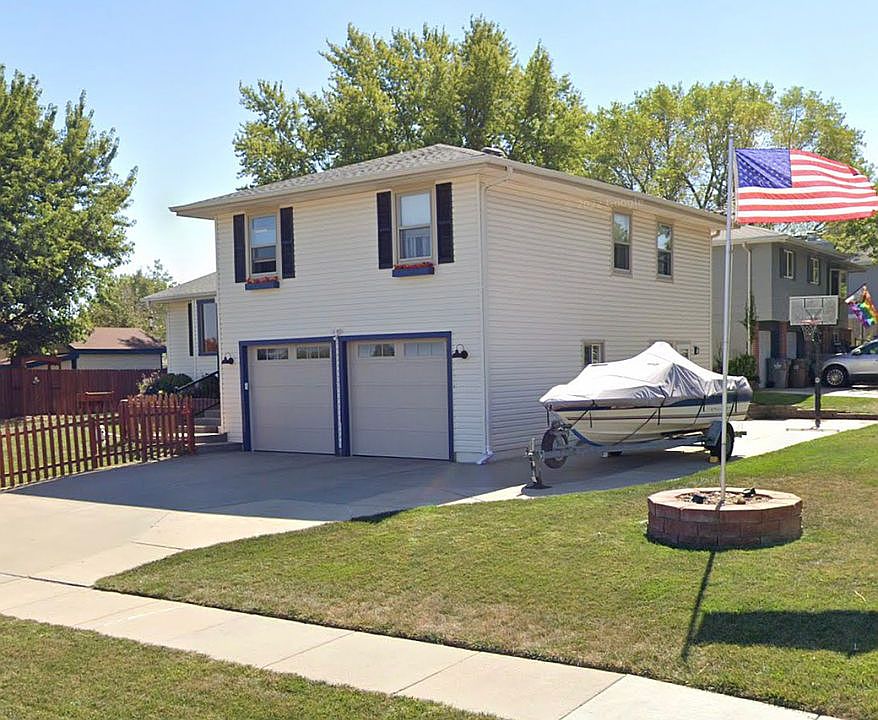 2nd image of 931 W Harvest Dr
