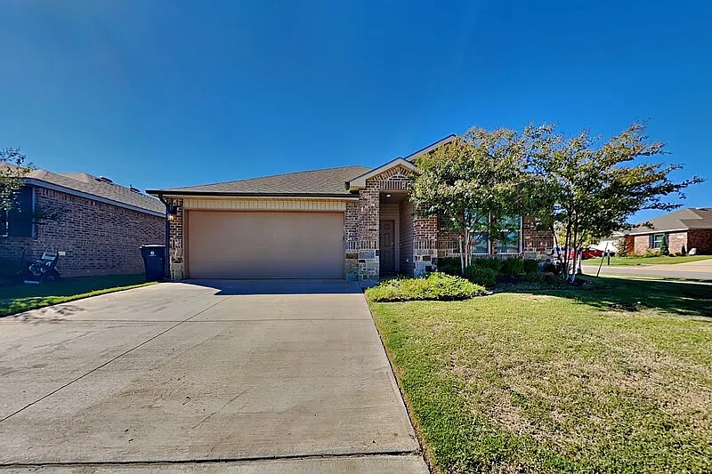 4 bed, 2.0 bath, 1831 sqft, $1,795 — Photo 1