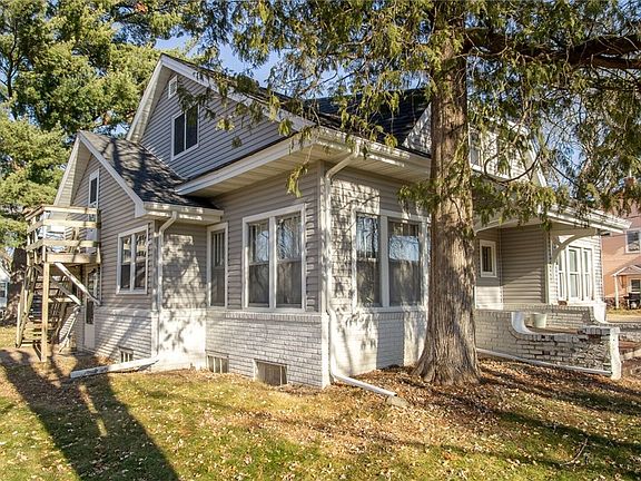 4th image of 601 12th Avenue W