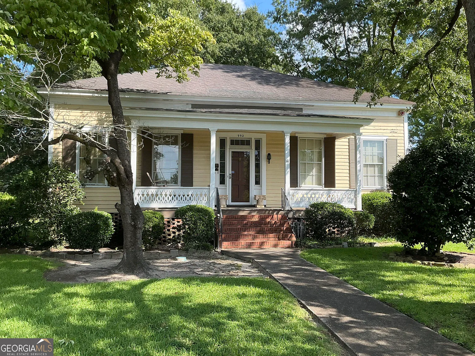 4 bed, 2.0 bath, 2513 sqft, $1,950 — Photo 1
