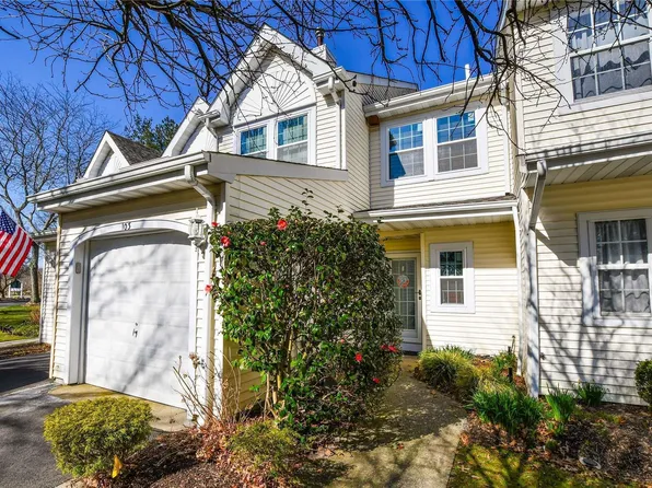 103 Northwood Court #103, Bayport, NY 11705