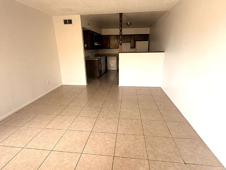 1504 E 29th Ave #2 — Photo 2
