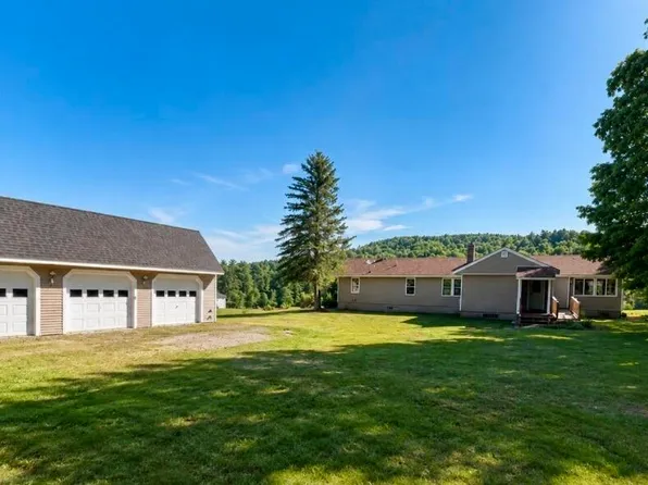 34 Cricket Lane, Sebago, ME 04029
