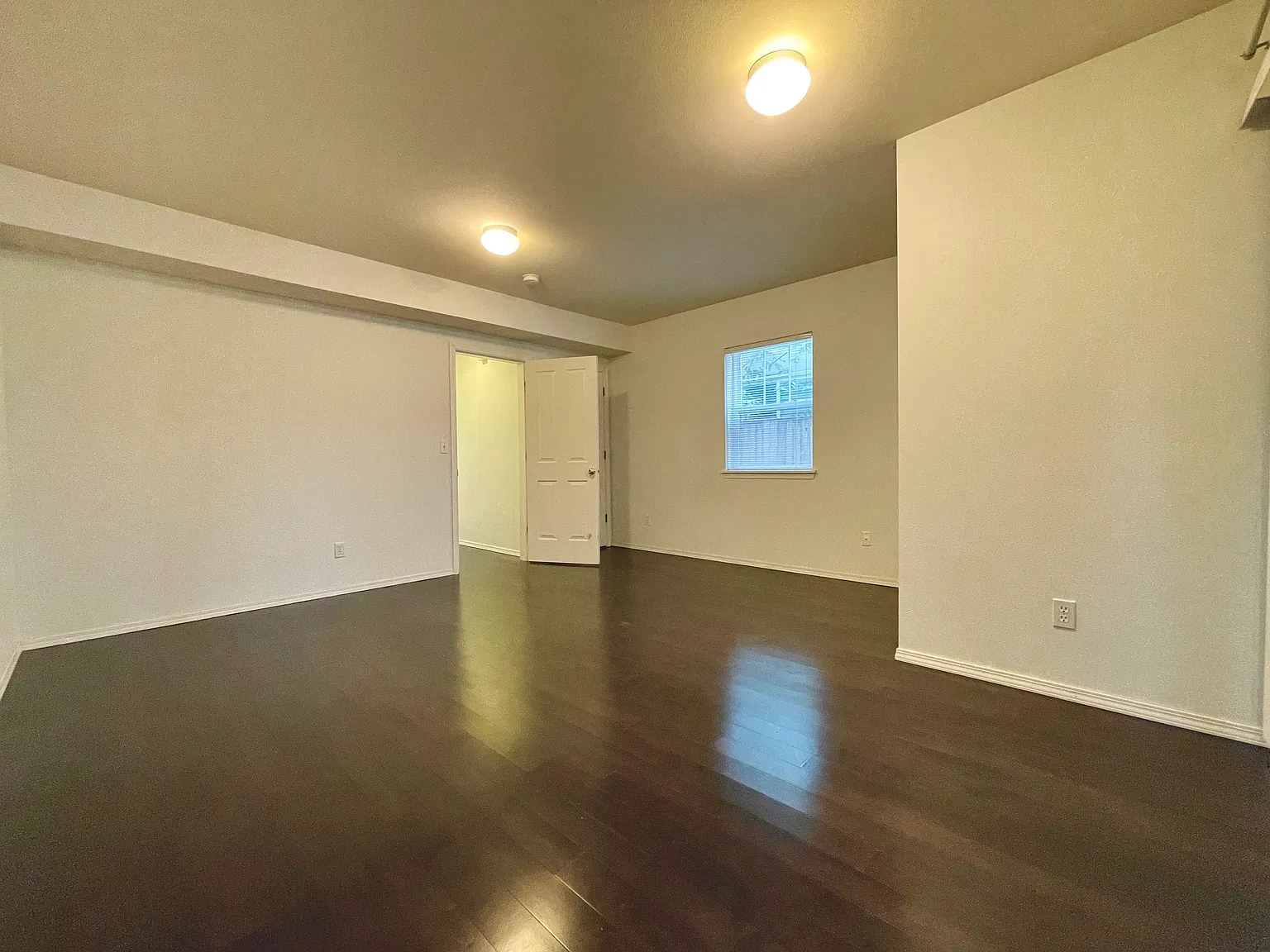 3 bed, 1557 sqft, $3,200 — Photo 2