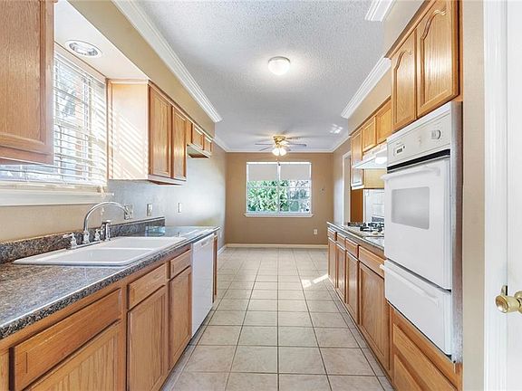 4th image of 3757 Rockford Hts