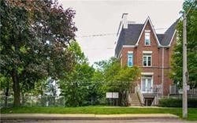Toronto Townhouse for rent - 2 Bedrooms — photo 2